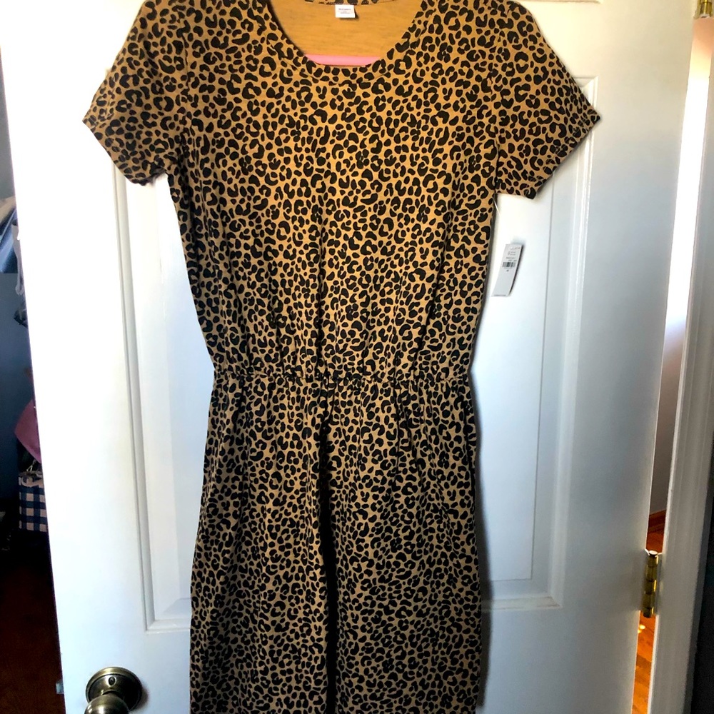 Women’s leopard print cinched waist t shirt dress, Old Navy, size extra small.